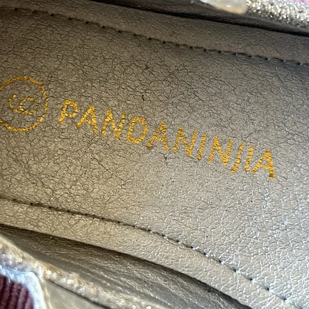 Pandanunjua “Susie” silver sparkle MaryJane dress shoes. Size 6 Great shape